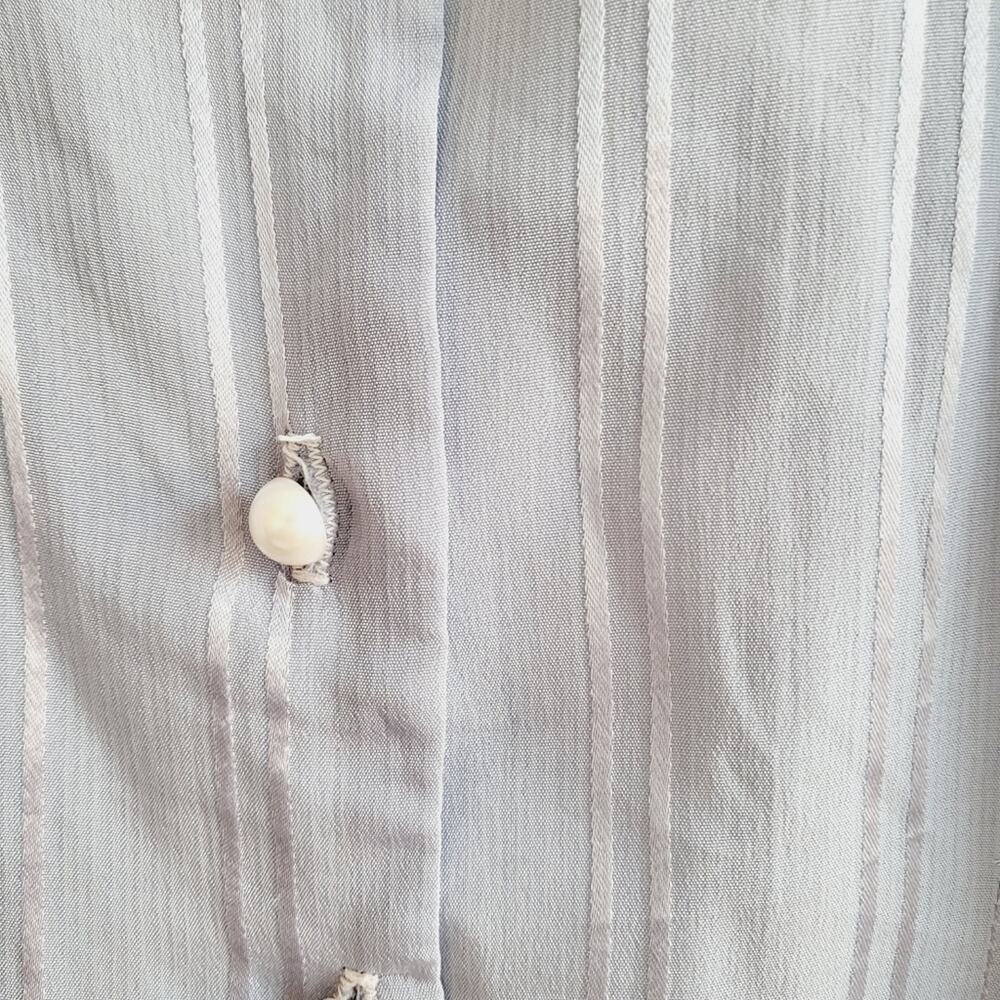 Vintage periwinkle shimmery striped collar blouse with Darts. Crop,faux pearl - Picture 3 of 6
